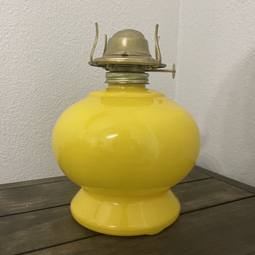Vintage Yellow Glass Kerosene Oil Lamp No Chimney‎